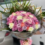 41 adet renkli ithal güllerden olusan prestijli bir buket