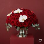 "Gümüş Kupa Serisi: Kırmızı Aşk & Beyaz Orkide Aranjmanı"