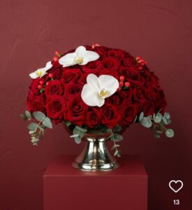 "Gümüş Kupa Serisi: Kırmızı Aşk & Beyaz Orkide Aranjmanı"
